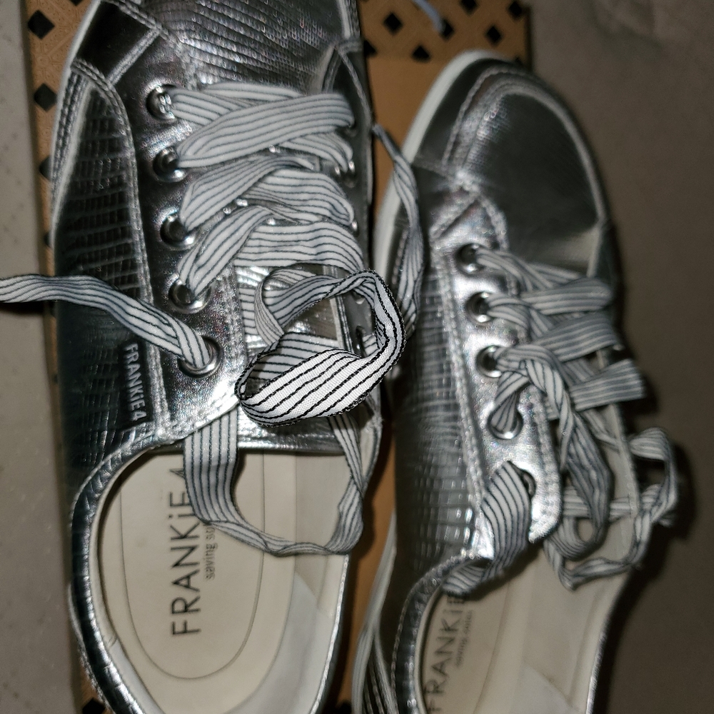 Frankie4 silver sneakers size 11